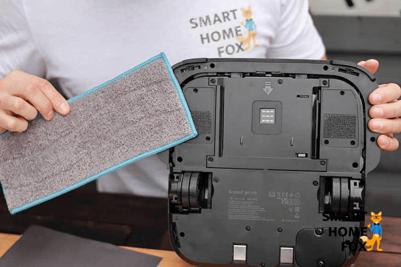 iRobot Braava jet m6 ist von unten zu sehen